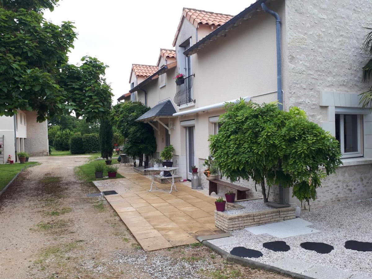 Gite Amanala Poitou Saint-Genest-d'Ambiere Εξωτερικό φωτογραφία